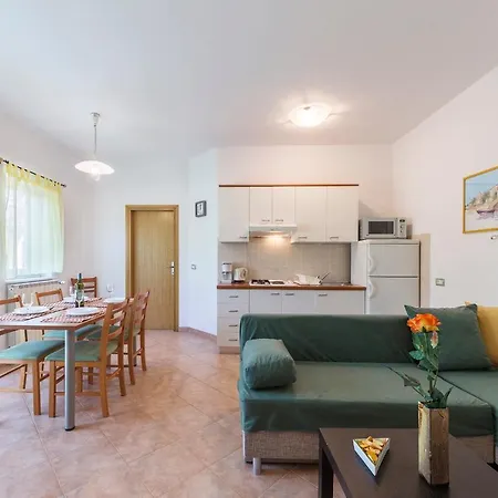 Apartman Pino *