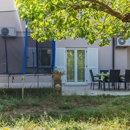 Apartment Pino Pula