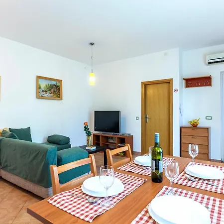 Apartament Pino *