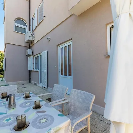 Pino Apartament Pula